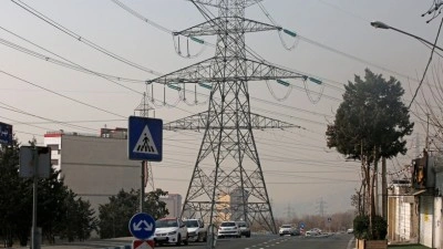 Tahran'da t&uuml;ketim kotasını aşan 500'den fazla kamu kurumunun elektriği kesildi