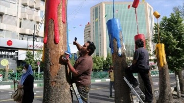 Tahran'ın kuruyan çınar ağaçları bulundukları yerde sanat eserine dönüştürülüyor