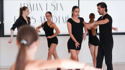 Takım halinde dünya şampiyonu olan dansçılar bu kez bireysel şampiyonluk peşinde