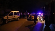 Taksiden inen gençlere otomobil çarptı: 1 ölü, 3 yaralı