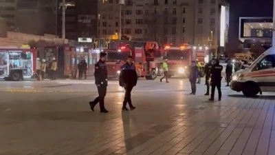 Taksim metro istasyonundaki asans&ouml;rde &ccedil;ıkan yangın s&ouml;nd&uuml;r&uuml;ld&uuml;