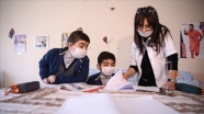Talasemi hastası Azerbaycanlı ikizlere öğretmenlerinden 'yürekten' dokunuş