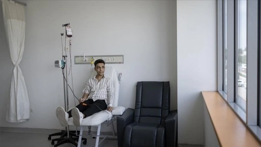 Talasemi hastası genç düzenli tedaviyle yaşamını sürdürüyor
