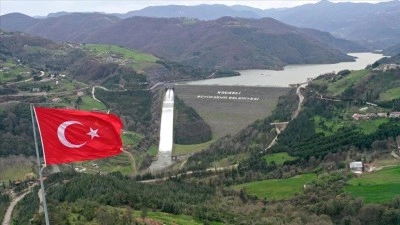 Tam kapasiteye ulaşan Yuvacık Barajı, b&uuml;y&uuml;kşehirlerin i&ccedil;me suyu kaynağı Sapanca G&ouml;l&uuml;'n&uuml; besliyo