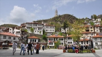 Tarihi Osmanlı kasabası Göynük'te bayram yoğunluğu yaşanıyor