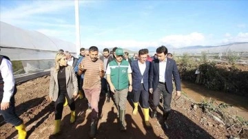 Tarım ve Orman Bakanı Kirişci, Antalya'da selden zarar gören çiftçileri ziyaret etti