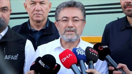 Tarım ve Orman Bakanı Yumaklı: Yerleşim yerlerinde yangının ve rüzgarın hızı düştü