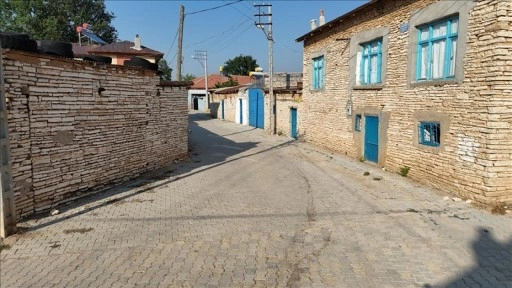 Taş ustaları ilçelerinin simgesi "kasaba taşı"nın unutulmaması için çalışıyor