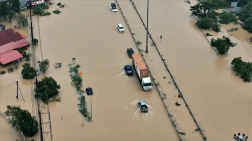 Tayland'ın güneyini vuran sel felaketinde ölenlerin sayısı 82'ye yükseldi