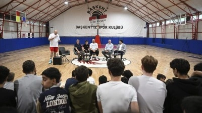TBF Başkan Vekili Erdenay ile Litvanyalı eski basketbolcu Milaknis gen&ccedil;lerle buluştu