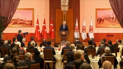 TBMM Başkanı Kurtulmuş, b&uuml;y&uuml;kel&ccedil;iler ile iftarda bir araya geldi