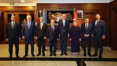 TBMM Başkanı Kurtulmuş, T&uuml;rkiye'nin Bak&uuml; B&uuml;y&uuml;kel&ccedil;iliğini ziyaret etti