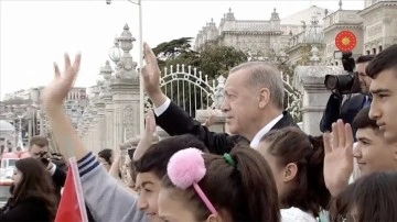 TCG Anadolu, Cumhurbaşkanı Erdoğan'ı selamladı