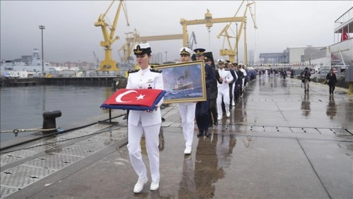 TCG Anadolu gemisi, gençlerle Samsun yolculuğuna çıktı