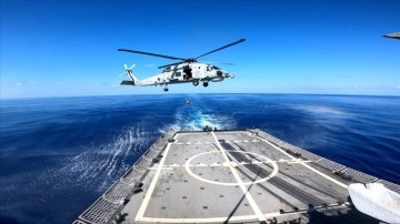 TCG Gökova, Libya açıklarında helikopter ile iniş kalkış ve dikey ikmal eğitimleri icra etti