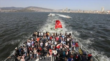 TCSG Umut Gemisi, İzmir'de çocuklar için demir aldı