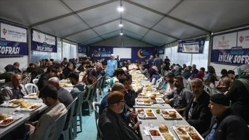 TDV ramazanda deprem bölgesindeki 3 milyon kişiye yemek ulaştırdı