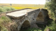 Tekirdağ&#039;da günümüze 3 kemeri ulaşan tarihi Karapürçek Köprüsü ilgi görüyor