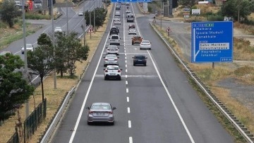 Tekirdağ-İstanbul kara yolunda bayramın ilk günü trafik yoğunluğu sürdü