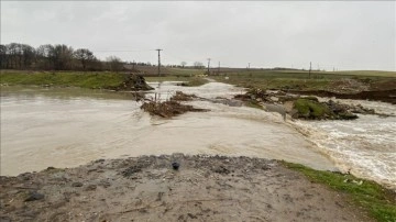 Tekirdağ'da aşırı yağış nedeniyle Çorlu Deresi taştı