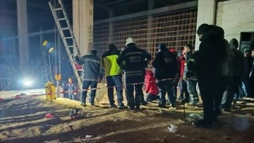Tekirdağ'da göçük altında kalan 2 işçiden biri kurtarıldı
