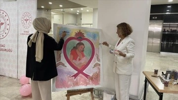 Tekirdağ'da kadınlar meme kanserine "mutlu anne" resmi çizerek dikkati çekti