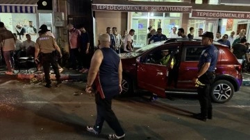 Tekirdağ'da otomobil, kıraathane önünde oturanlara çarptı, 11 kişi yaralandı