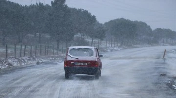 Tekirdağ'ın bazı ilçelerinde kar nedeniyle eğitime ara verildi