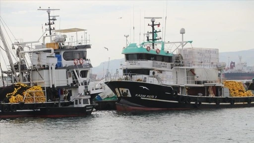 Tekirdağlı balıkçılar lodos nedeniyle 2 gündür denize açılamıyor