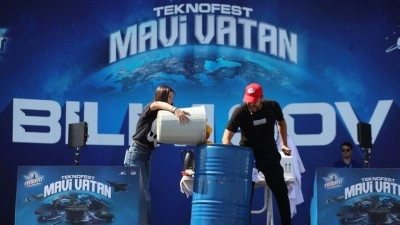 TEKNOFEST Mavi Vatan'da &ccedil;ocuklar, bilim şovunda deneylere katıldı