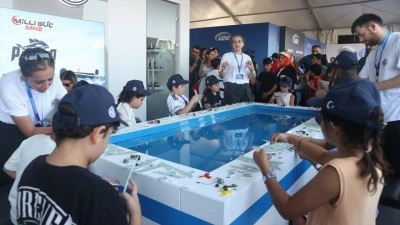 TEKNOFEST Mavi Vatan'da &ccedil;ocuklar PİRANA'nın maketini yapıp y&uuml;zd&uuml;rd&uuml;