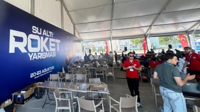 TEKNOFEST Mavi Vatan'da gen&ccedil;lerin su altı roketleri j&uuml;ri karşısında