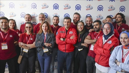 TEKNOFEST Yönetim Kurulu Başkanı Bayraktar AA standını ziyaret etti