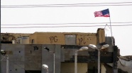 Tel Abyad'a asılan ABD bayrağı Suriyelileri kaygılandırdı