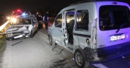 TEM Otoyolu’nda hafif ticari araçla otomobil çarpıştı: 6 yaralı
