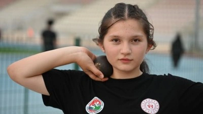 Teneff&uuml;ste koşarken keşfedilen Elfinay Kama, atletizmde 2 yıl &uuml;st &uuml;ste T&uuml;rkiye şampiyonu oldu