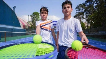 Tenisçi ikizler kortlarda iz bırakmak istiyor
