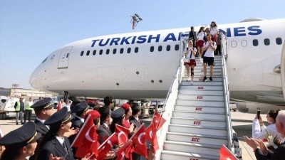 THY'den yurda d&ouml;nen şampiyon A Milli Kadın Voleybol Takımı'na ilişkin paylaşım
