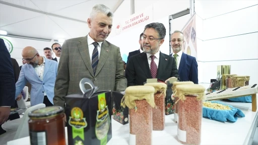 Ticaret Bakanı Bolat ile Tarım ve Orman Bakanı Yumaklı 7. Etnospor Kültür Festivali'nde stantları gezdi