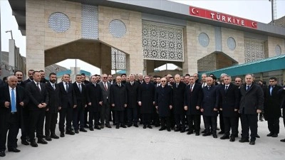 Ticaret Bakanı Bolat, Kapık&ouml;y G&uuml;mr&uuml;k Kapısı'nda incelemelerde bulundu