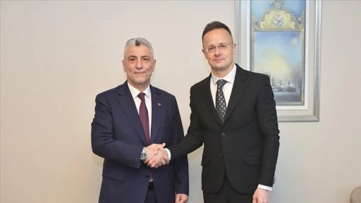 Ticaret Bakanı Bolat, Macaristan Dışişleri ve Dış Ticaret Bakanı ile görüştü