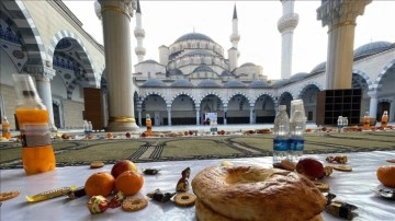 TİKA, Kırgızistan'da 2 bin 500 kişilik iftar verdi