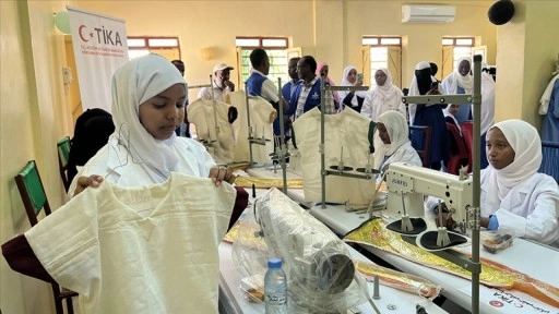 TİKA, Sudan'da bir lisede dikiş eğitim atölyesi açtı