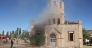 Tinerciler tarihi Oltu Kilisesini yaktılar