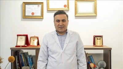 Tıp &ouml;ğrencisiyken karşılaştığı &uuml;&ccedil; &ccedil;ocuk onu sokak gen&ccedil;lerinin doktoru yaptı