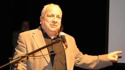 Tiyatro ve sinema sahnelerinin g&uuml;ld&uuml;ren siması: Zeki Alasya