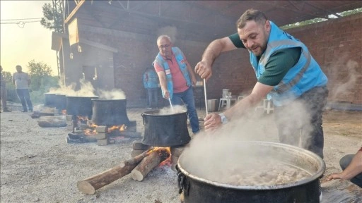 Tokat'ta asırlık kavurma ikram etme geleneği yaşatılıyor