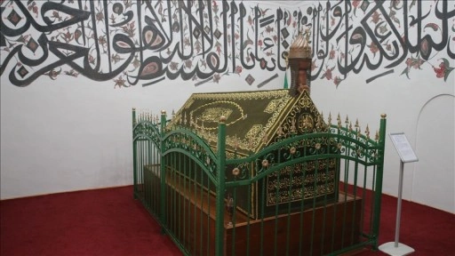 Tokat'ta Danişment Melik Ahmet Gazi Türbesi'nin puşidesi değiştirildi