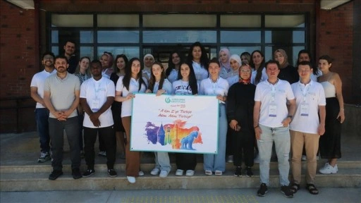 Tokat'ta Yunus Emre Enstitüsünün yaz okullarına katılan yabancı öğrenciler Türkçe öğreniyor