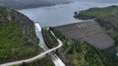 Tokat'ta y&uuml;zde 100 doluluk oranına ulaşan Almus Barajı dronla g&ouml;r&uuml;nt&uuml;lendi
